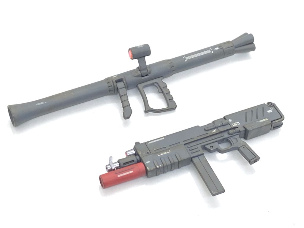 キット付属のMMP-80マシンガンとジャンクパーツの中にありましたザクバズーカも作りました。