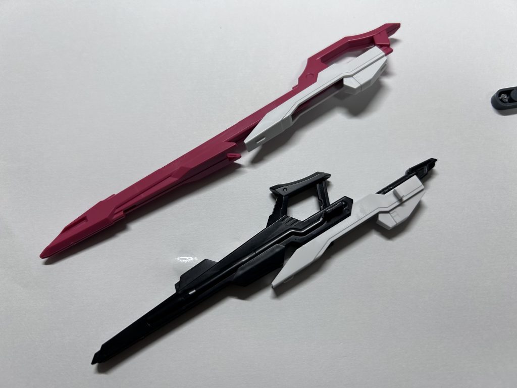 PSF側の武器の懸架方法に一番悩み、余剰パーツのライフルのカバーが、1番あっていたので利用。