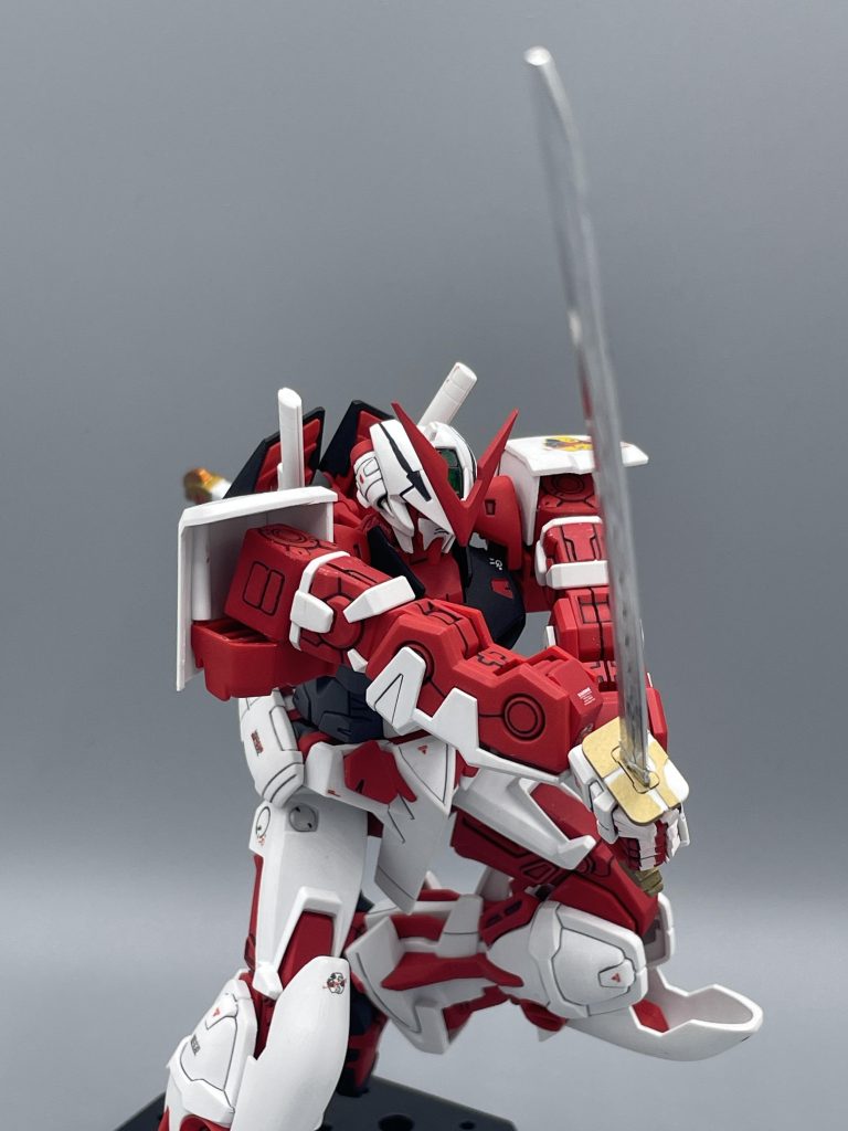 斬ッ！！　マジでカッコいい。実体剣ですが、やり方次第でビームも切れるそうです。劇場版SEEDで登場した「フツノミタマ」には、このジャンク屋さんが絡んでいそうですよね(笑)