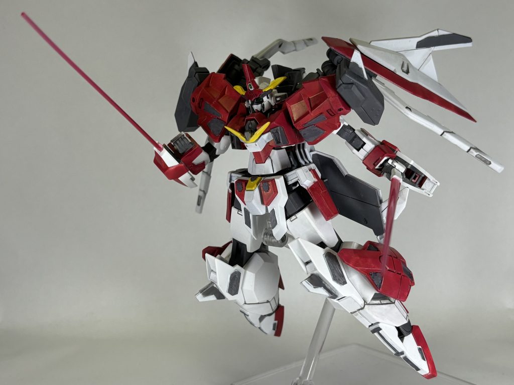 ・ショートシールド・ビームサーベル両前腕部に装備されていてサーベルは収納された状態でも発振可能