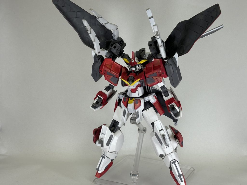 ・スラストビームキャノン高出力ビーム砲。ビームは拡散と収束の選択が可能。通常時はスラスターとして機能している。