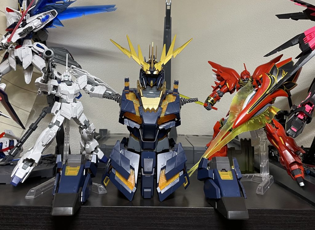 とりあえずここまで組んでしばらくこの並びで飾ってました😂サイズ比が面白すぎてw