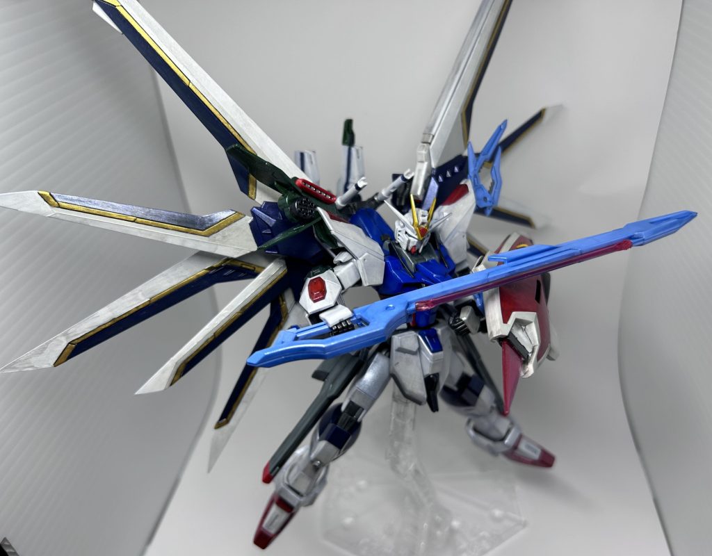 レーザー対艦刀シュベルトゲベール。水色系統はリアルタッチマーカー後、インクなど調節せずにメタル➕グロスのみで上塗り。