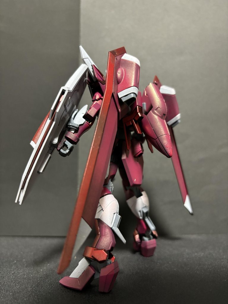 サーフェイサーは缶スプレーですが、赤や白はガンダムマーカーエアブラシです。