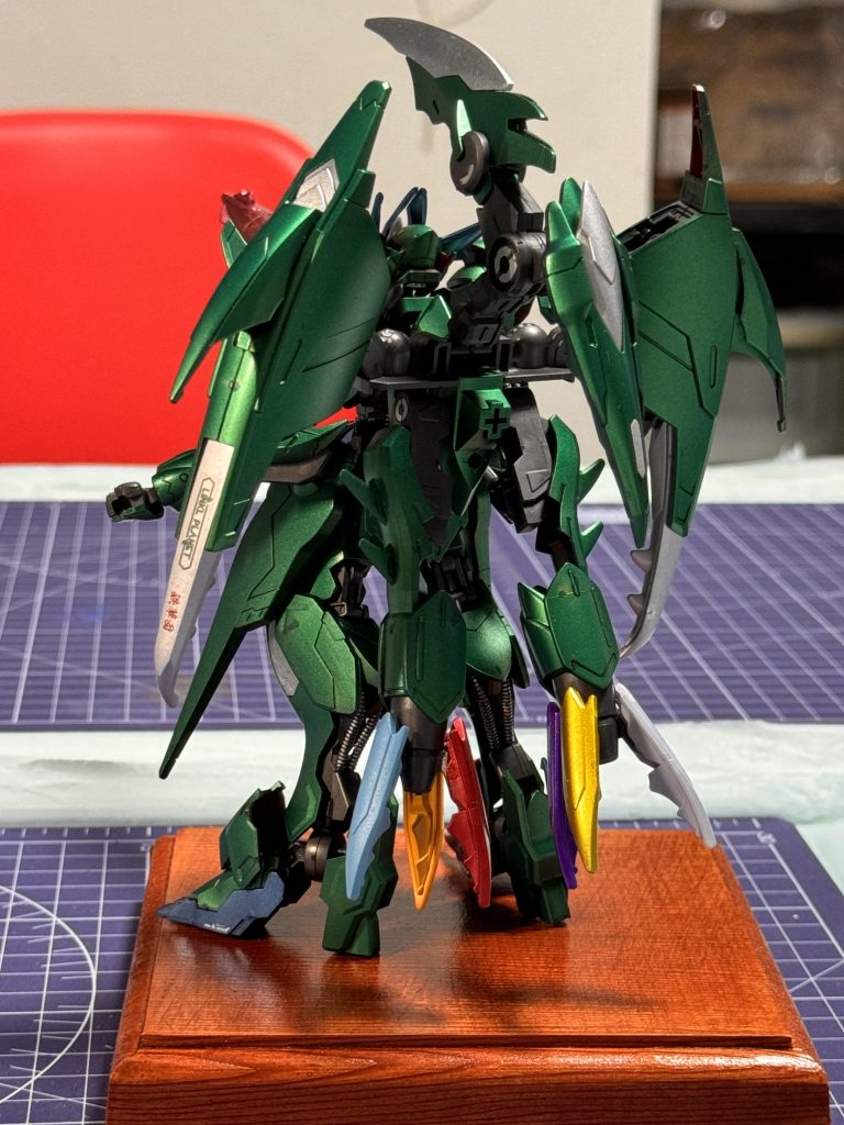 爪の色をリンプラのメンバーカラーに塗りました。