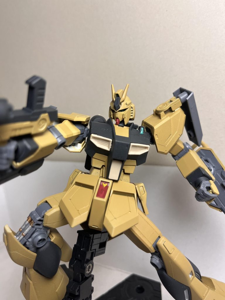 今回はエントリーグレードのキットを使ったので、ミキシングとかはあまり考えずに、νガンダム本体にパーツを色々取り付けていく感じで制作しました。