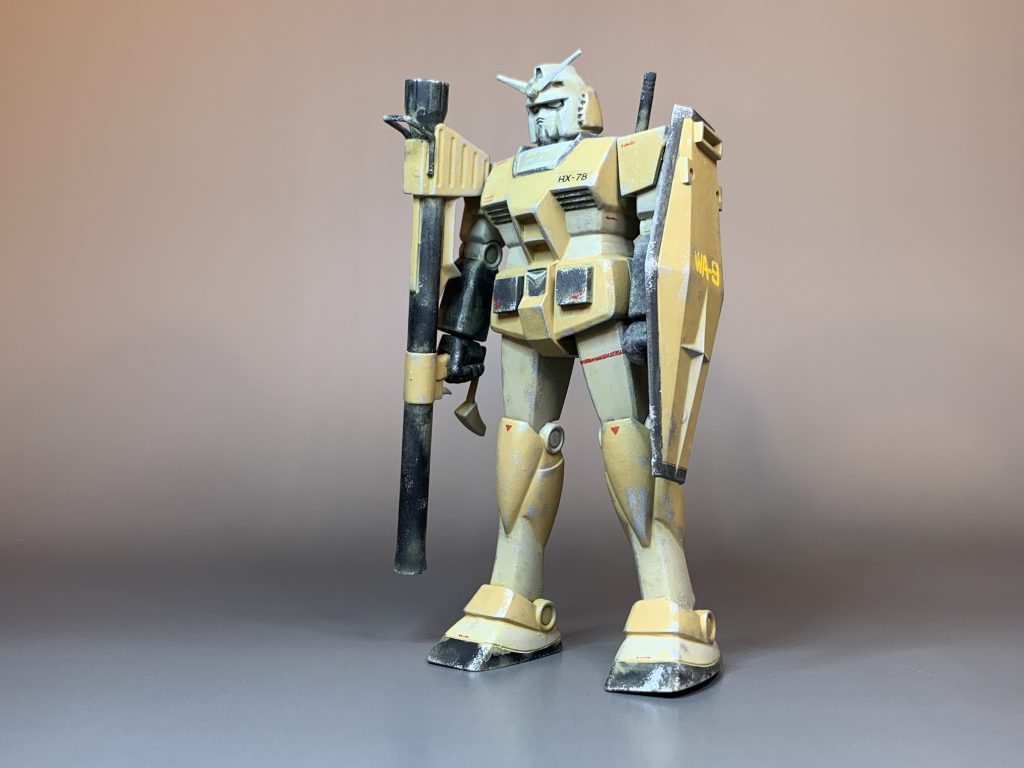 かつてコミックボンボンに作例として掲載されていた砂漠戦用カラーのガンダムをモチーフに塗装しました。デザートカラーのガンダムもとても渋いです。