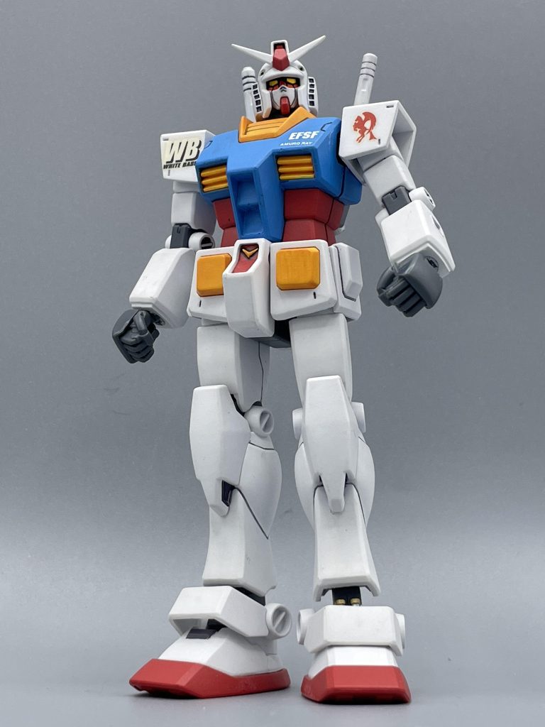 ガンダム大地に立つ!! これなんですよ!この顔とプロポーション!これが一番好き!本家旧キットよりも好きです。旧HGUCが1番。これこそが、私のガンダムだ!おっちゃんだ! リバイブ版やEGもカッコ良くて好きなんですけど、劇中よりスタイリッシュになり過ぎている気がします。旧HGUCは、カッコよさも捨てきらず、劇中感も出せている傑作キットだと思っています。 皆さんは、どのガンダムのキットが1番好きですか??