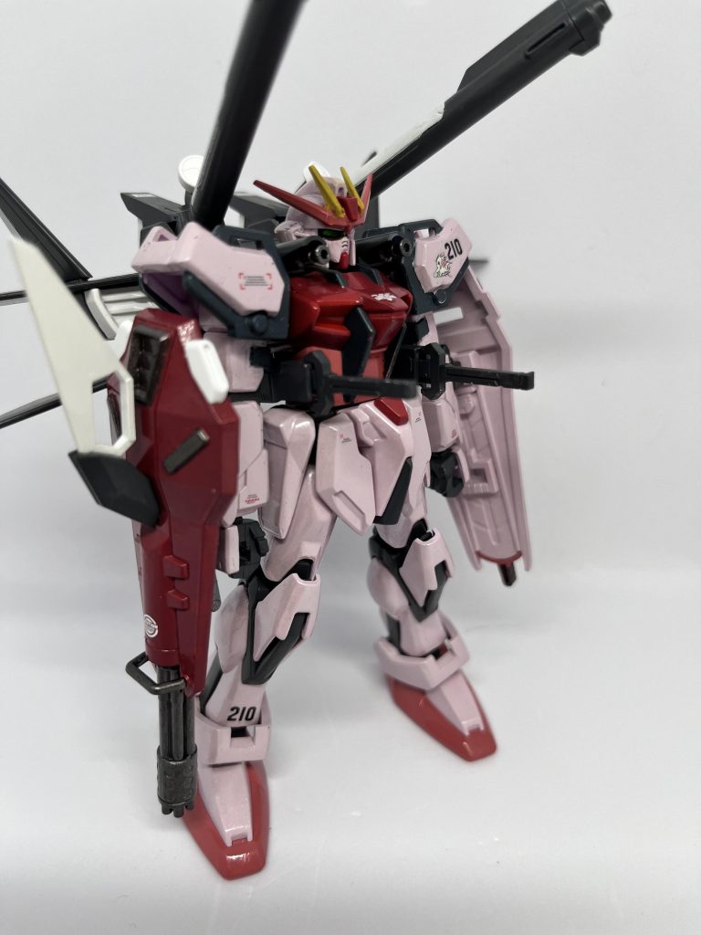 ガトリングも完全にプラスチックだったので鉄っぽく。胸部の黒いフレームも塗り分けされてなくて…めんd