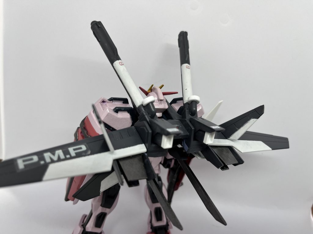 I.w.s.p.も薄いグレーというなかなかそそらない色だったので、メカサフヘヴィとホワイトで塗り分け。めんd…