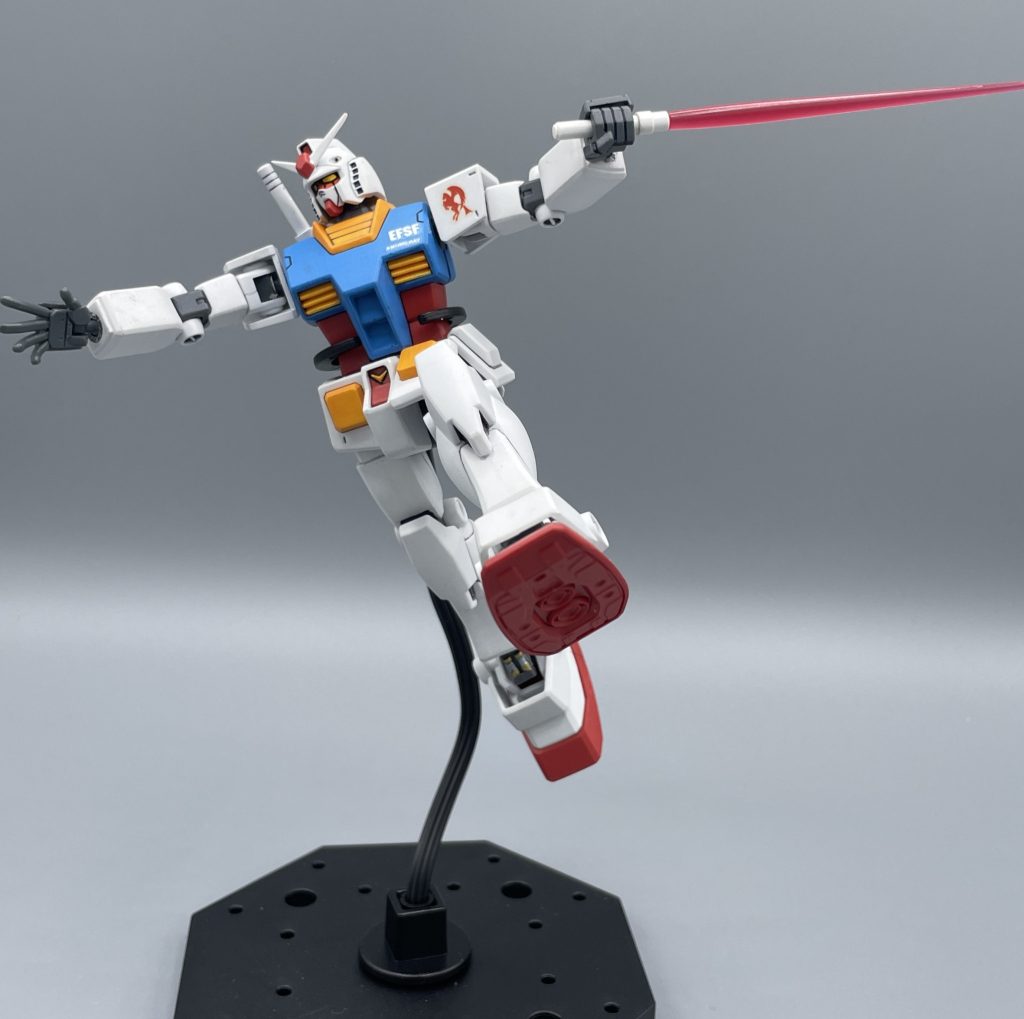 リバイブ版に負けないぞ!とリバイブ箱絵の再現。これは割と満足。ビルドナックルズ(丸)は、初代のポージング再現に最高ですね。  旧HGUCおっちゃん体かたいのに動かされまくって、2,3日後に筋肉痛で整備班を泣かせますね。