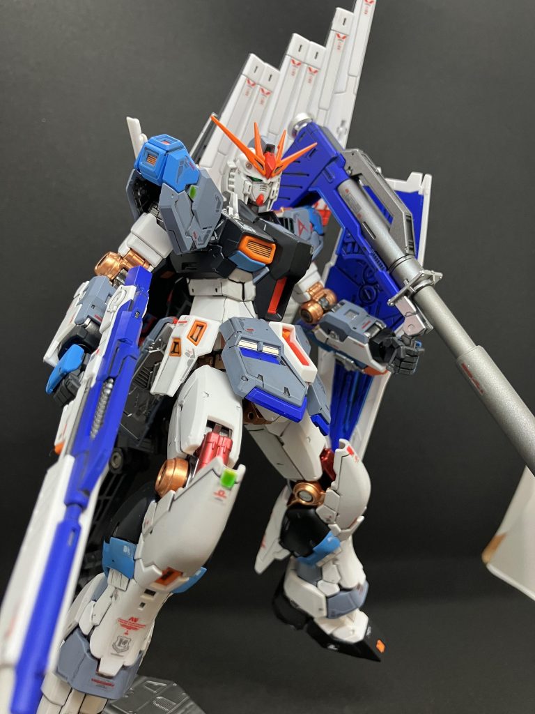 それにしてもこのキット、稼働が良くいろんなポージングが出来ますね‼️ さすがRG最高傑作と、言われてるだけありますね‼️ コレで若干積みプラも減りましたw♪( ´▽`)