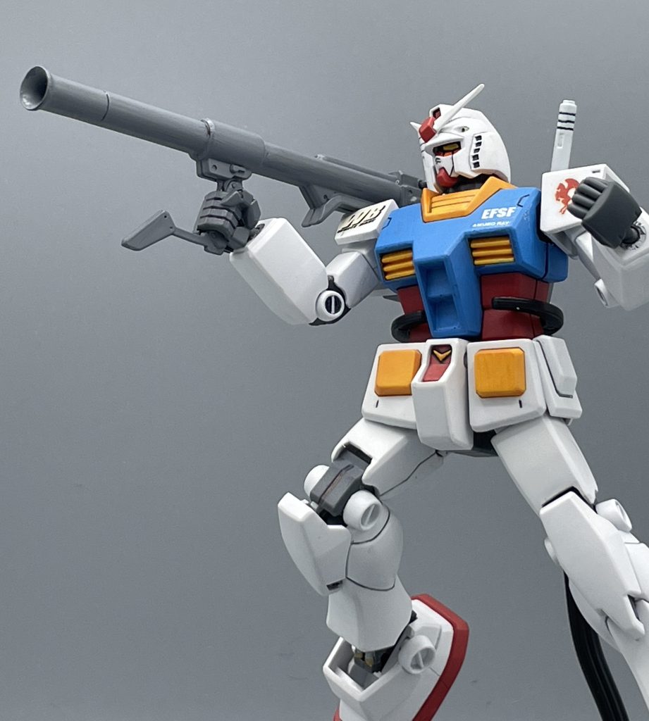 ハイパーバズーカ! ドドーン! アムロと言えばバズーカってイメージ有りますけど、本人がバズーカ好きとか言ってましたっけ? 最終決戦で2本も持っていくからかなぁ?