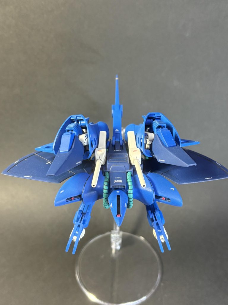 モビルアーマー形態。変形させたら股関節が折れた！？