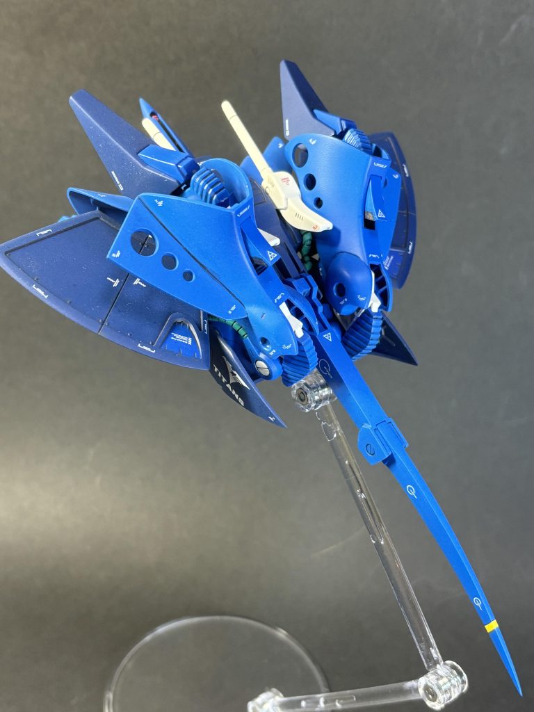 すねにバーニアがある。