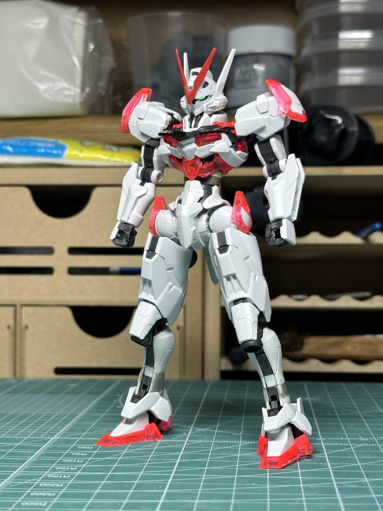 首、腹部、足を延長、また、ガーベラストレートを装備できるように股関節に3ミリ穴を開けました