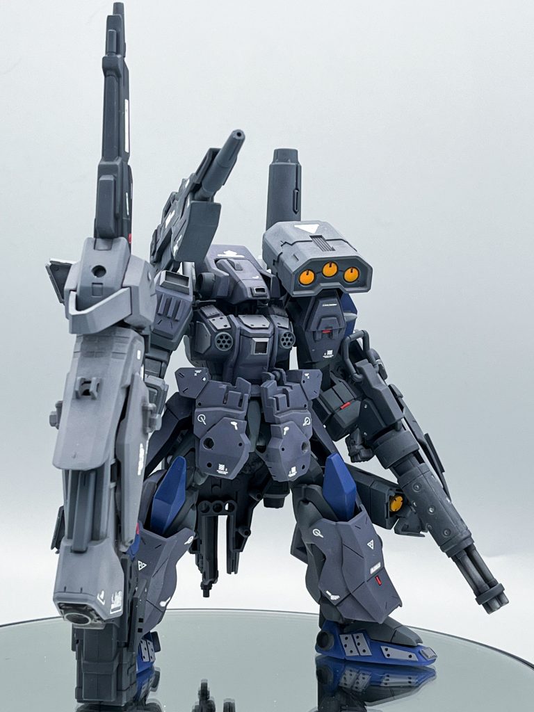▲コンセプトは何というか、ズッシリ武装を盛った重量級MSを作りたかったと言うのが正直な所。ちょっとアーマードコアや30MM、境界戦機等のブームに影響を受けた部分もあります。