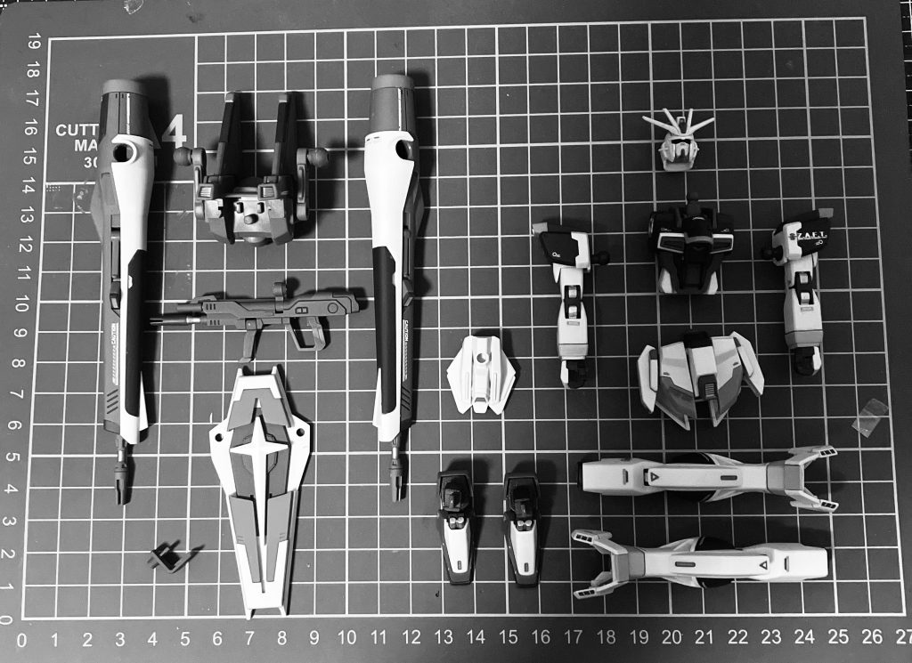 アンテナシャープ化/合わせ目消し/筋彫り直し/ヤスリ#400〜＃1000(関節部＃800)/部分塗装/レジン/デカール貼り