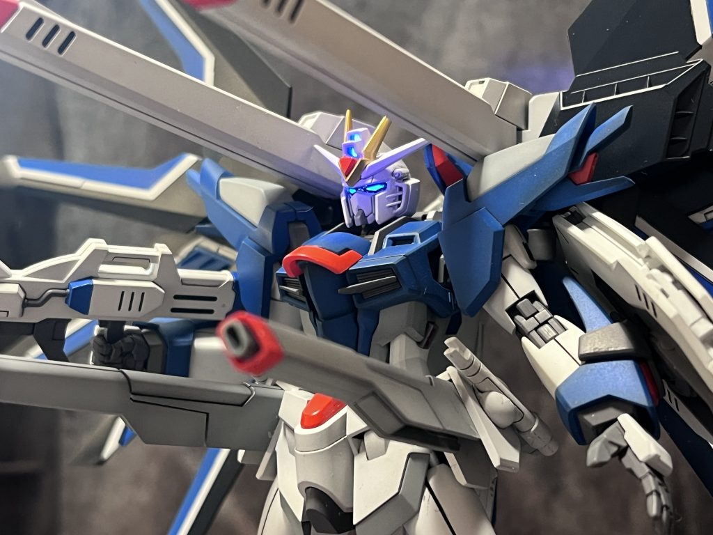 センサー部はもちろん蛍光塗料で塗り分けてます。