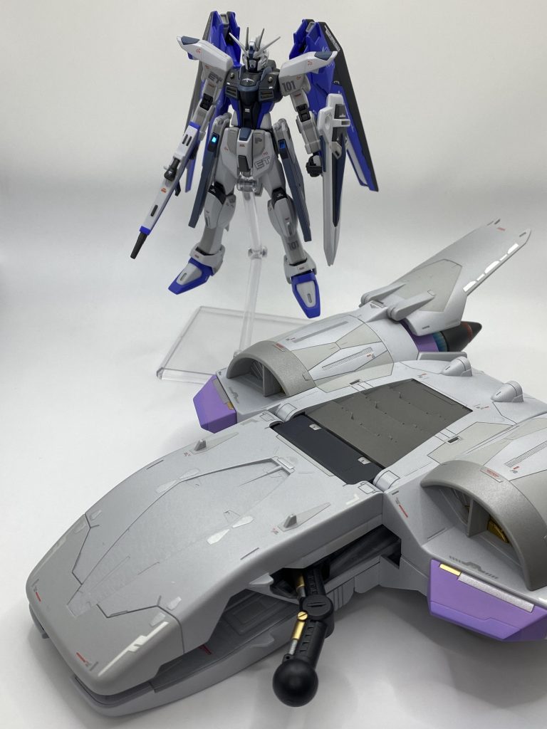 ミーティアはグレーががったホワイトです。最近私の中で定番のホワイトカラーです。単にシルバーにアルティホワイト吹いただけですが。