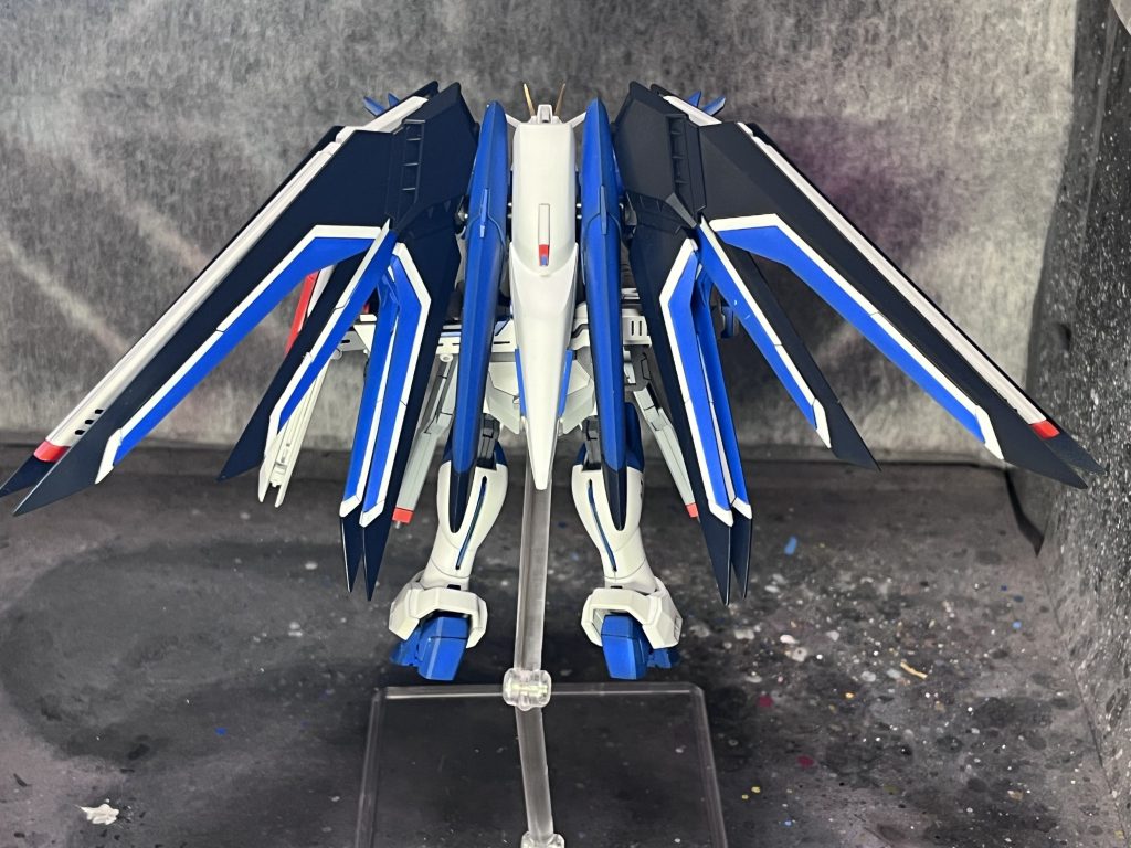 羽根の塗り分けが一番めんどかったですね。パーツ分割をもう少しどうにかならんもんかなと。。。