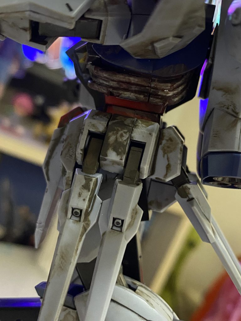 こちらの錆色を表現塗料はブラウン、シャア専用レッド、ブラックをほんの少し。ブラウン7 シャア専用レッド2 ブラック1の割合 