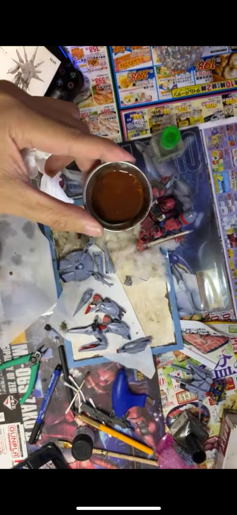 そしたらこんな感じになりました！あとはポンポンと筆などでたたく感じをやったり、傷をめくる感じを入れたりその上から塗ったりやりました！