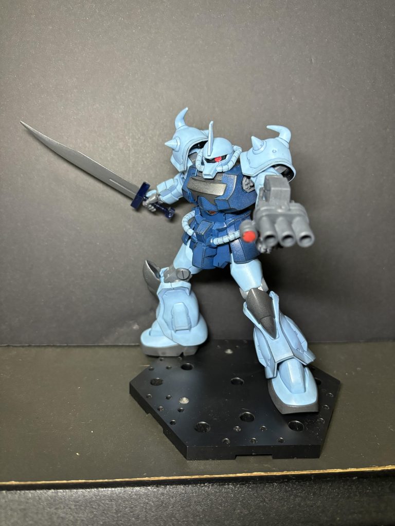 定番のポーズでセンサー類はシールにレジンをのせました