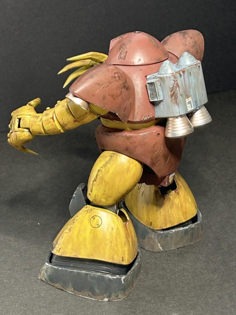 ABS素材にプライマーをふいたのですが、ウェザリングの時に、エナメルと薄め液をかなり流し込みすぎたので部品が砕けかけてきてしまい💦ここで完成とする事にしました。