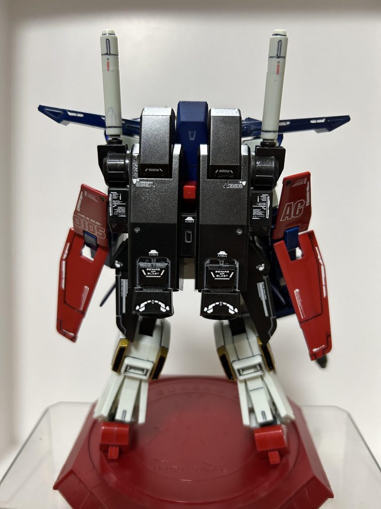 デカールはいろいろな方の作品を参考に手持ちを貼っていきました。