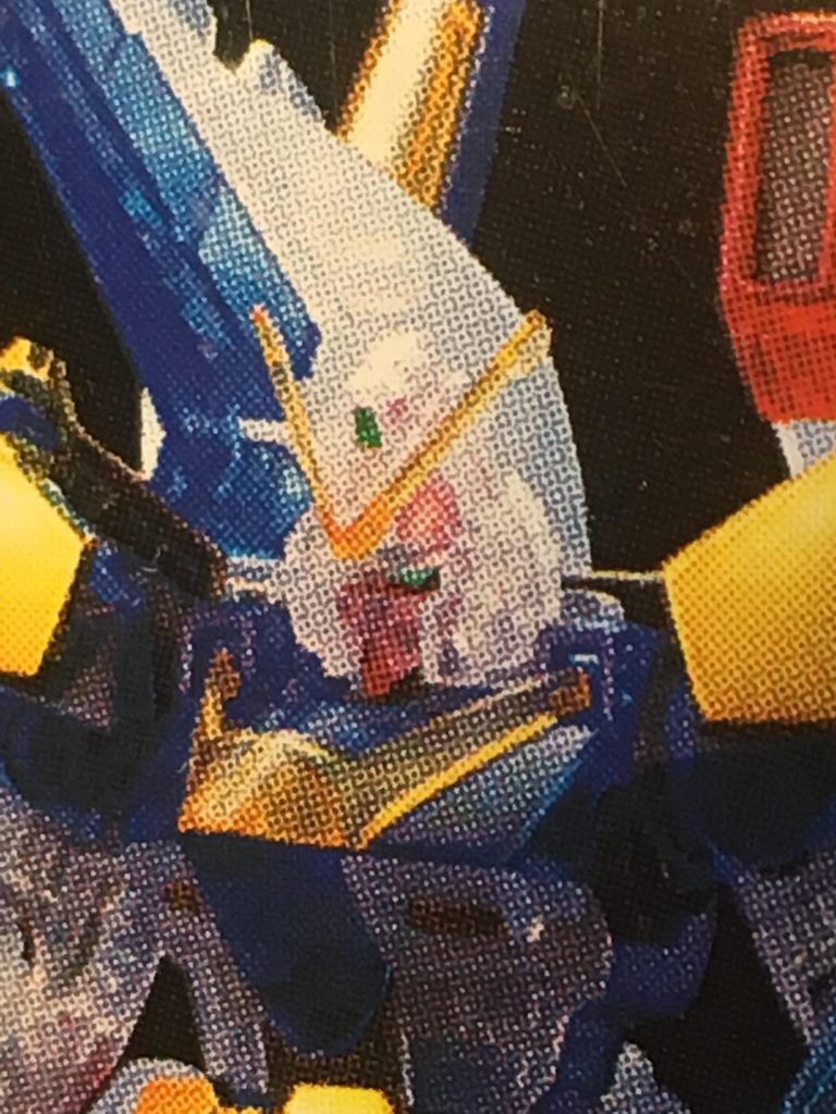 白いMSでクリアモデルの頭の中身が赤一色だと全体が赤味かかってしまって、赤ら顔になってしまうんですよ。バンダイよ、何故それがわからん！