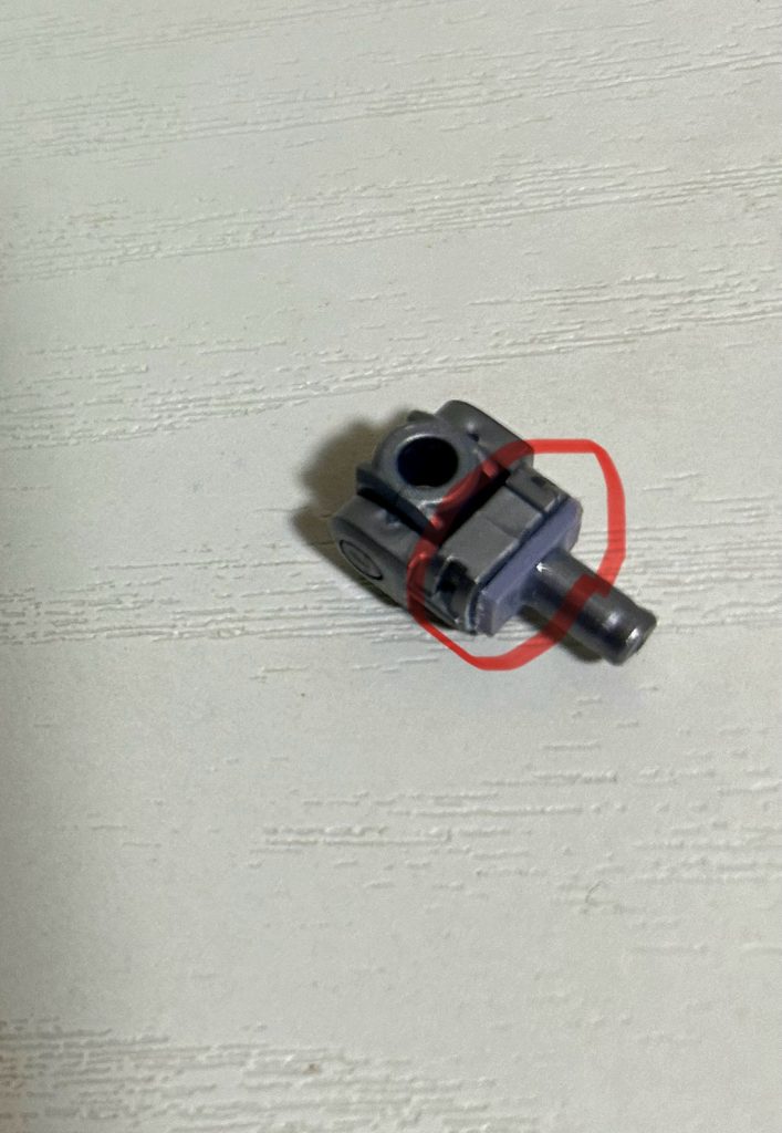 SNSで脚部の短さが話題に上がっていた為、自分なりに延長してみました😂　もうちょっと重ねてもよかったかもしてません！(最初延長した際、接着剤がはみ出て関節を動かせなくなりました。メルカリで泣く泣くジャンクパーツを購入したのは内緒です🤫)