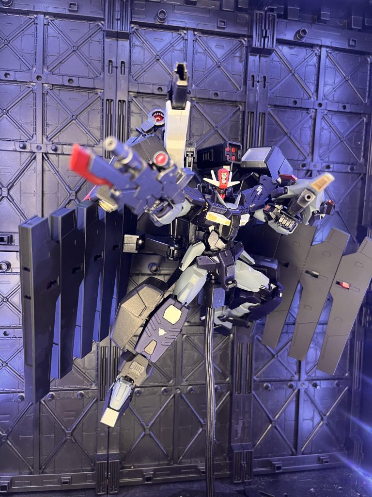 カラーは都市迷彩をイメージし、ジェスタを参考にしました。