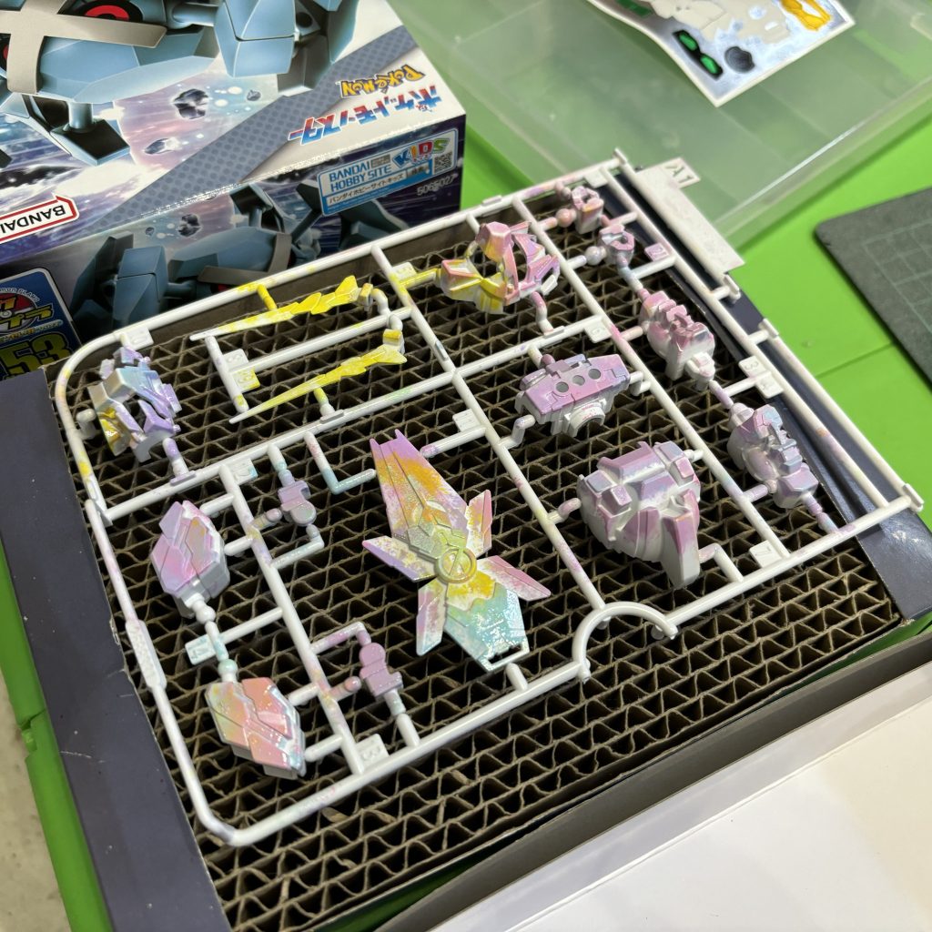 ランナー塗装で少しずつ色をつけていってます