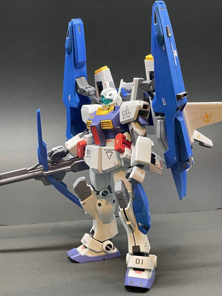 バックパックがガンダムMkIIと同型なので、Gディフェンサーを装備できるハズ😁ロングライフルは逆手持ちにしました。