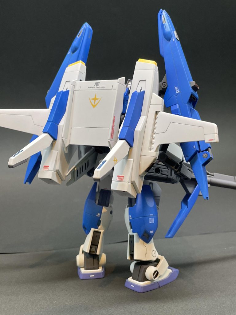 背面です。Gディフェンサーはバックバックに3ミリ穴を開けて取り付けています。チカラ技です😅