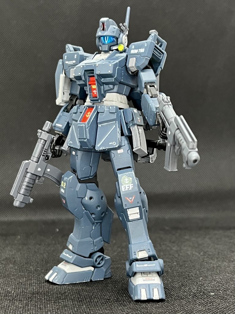 腰には自作したビームスプレーガンのスペアマガジンホルダーを装着