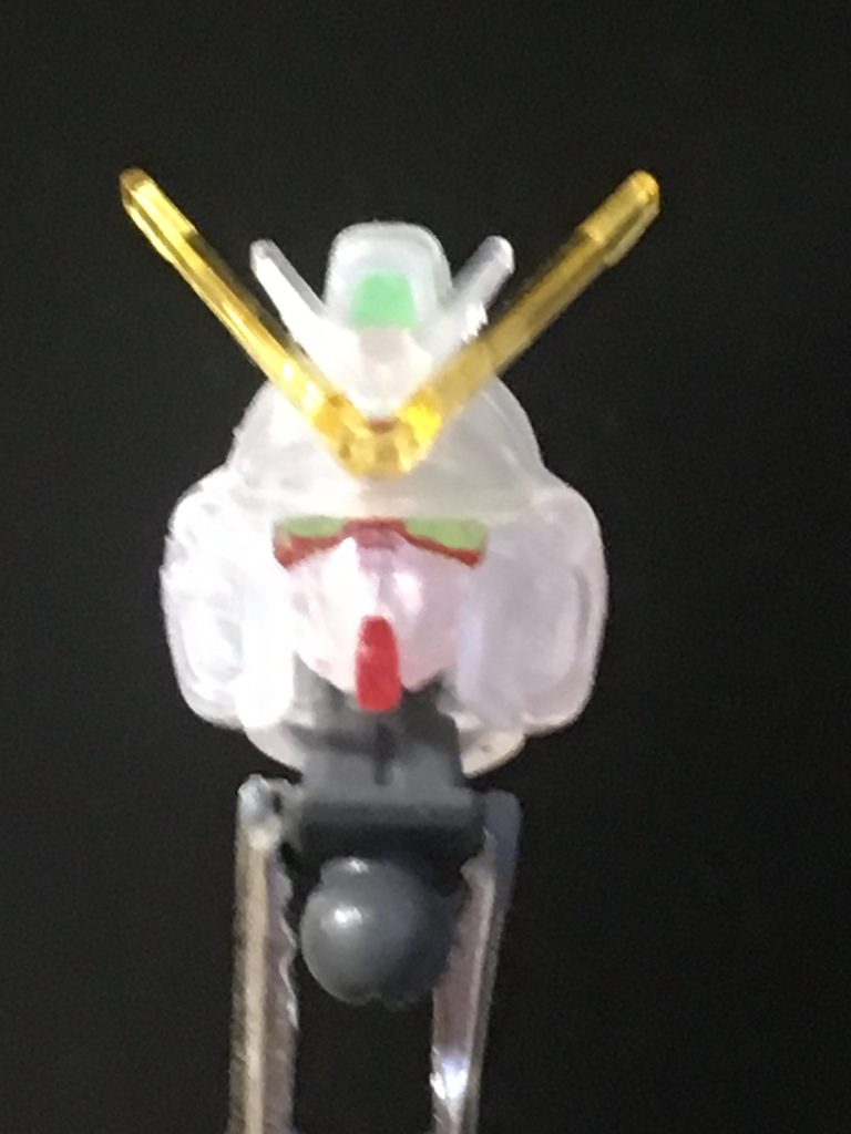 と言うわけで、頭の中身パーツをクリアレジンで自作したのがコレ