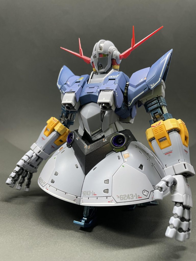 外装パーツは無塗装ですが、デカール貼ったり部分塗装したりで、クリア→つや消しはしています。多分全塗装した方がラクでした😅