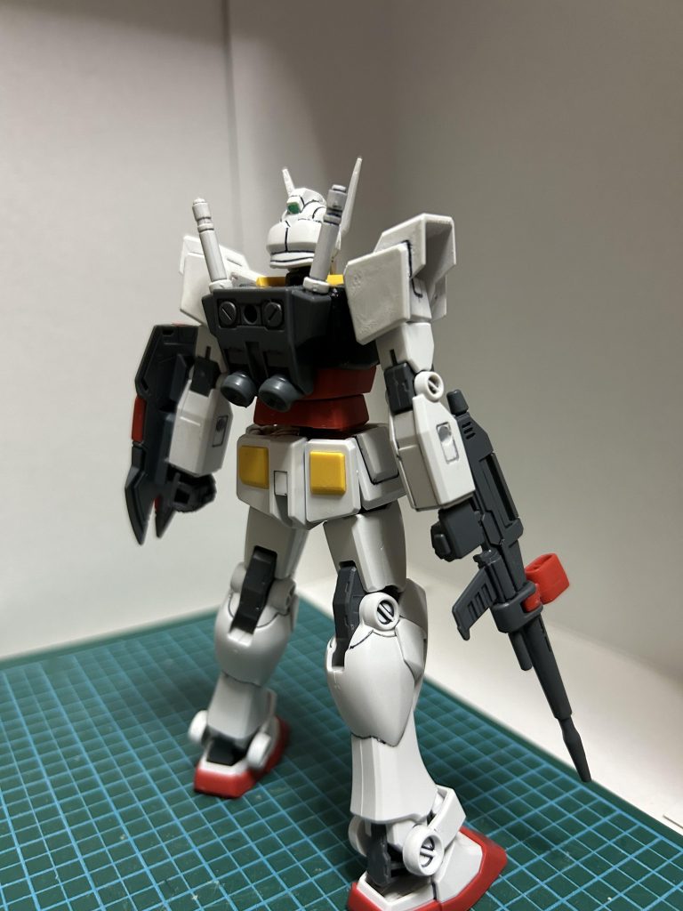 背中はラーの方でなくガンダムの方を選びました。背中からビームサーベル抜くのがなんとなくかっこよく思えたので。