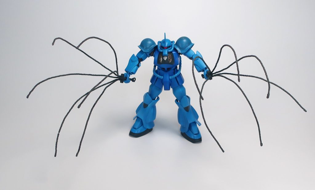 千条鞭はユザワヤで入手したビーズを針金に通したものを束ねて、ヒートサーベルの柄に接続しています。大変でした。