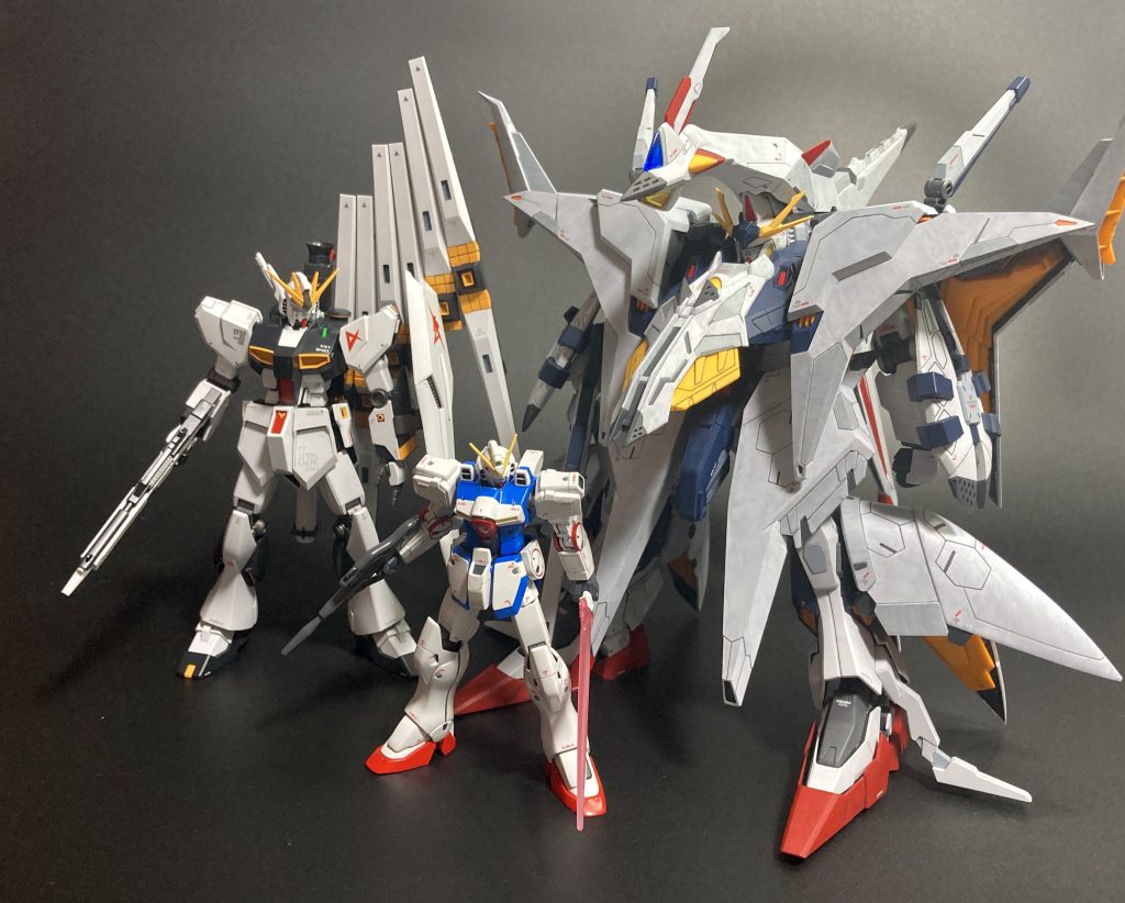 Vガンダムに至っては食玩かのように思えるサイズ。