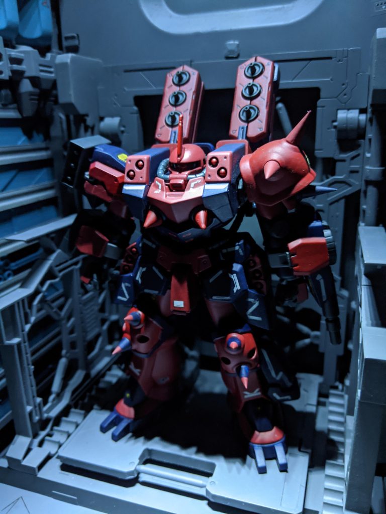 ただし、それでもF2000は止まらなかった。パイロットを失っても荒ぶるザクF2000は近くにいるMSを敵味方の区別なく破壊しつつ、まるで血を求めるかのように激戦区に向かうザクF2000だったが、その眼前に一機のグスタフカールの改造機が立ちふさがった。最後まで見ていただいてありがとうございます。