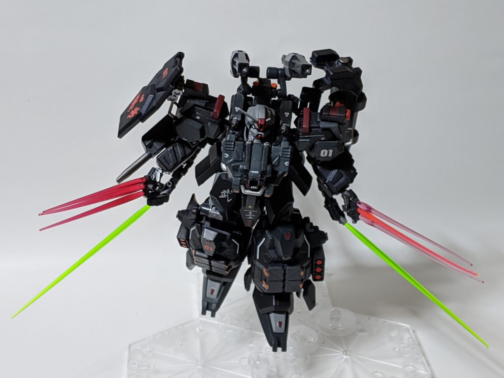 その日も・・・”いつもと同じ繰り返し”になるはずだった。定期コースを変態を組んで部隊に配備されているグスタフカールで宇宙空間を編隊を組んで飛行していた。そろそろ旧式になりかけているグスタフをネタに新型機の配備要望を集めようと軽口をたたいていた時、レーダーに感があった。どうやら今日はいつも通りにはいかないらしいと全員が意識を切り替える。