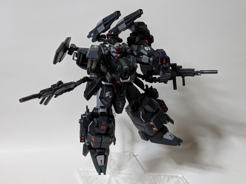 レーダーには高速で近づいてくる物体の影、大きさはMSほど、あとはこれがテロリストなどの敵か何らかの理由で救助でも求めに来た味方かである。「ザクタイプ?データには該当なし、でもあの速度は・・・」話の途中で同僚からの通信は切れた。隣で上がった爆発に攻撃され、撃墜されたのだと理解する。あまりにもふいうち過ぎて反応が遅れた。