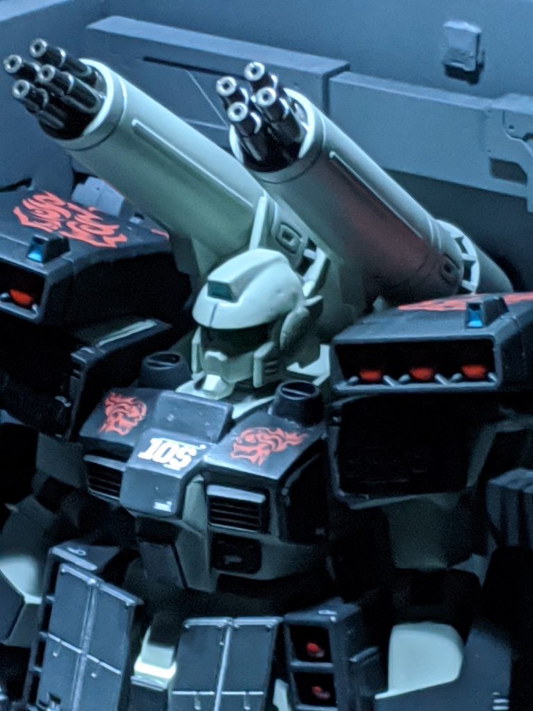 というのも、この時代の最新MSコンセプトは対テロなどの方向性に向いていたため、対MSを想定していた小型で高性能なクロスボーンバンガードに対して戦力不足は実際の戦闘で証明されてしまった。