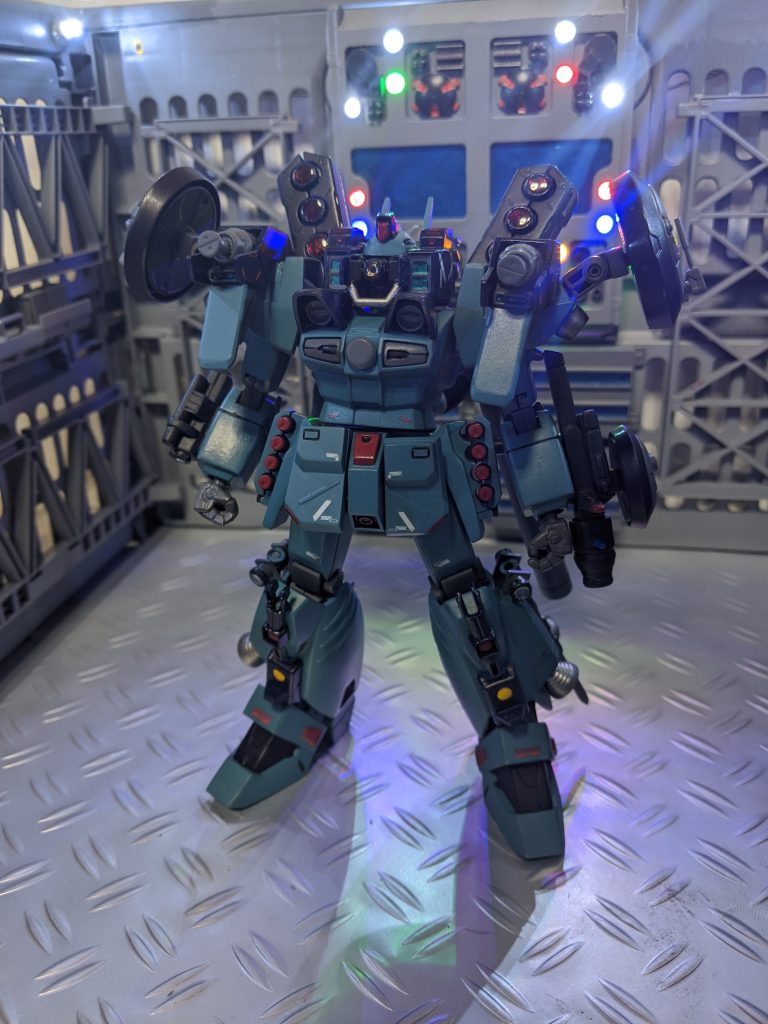 F計画の中でも初期に作られたヘビーガンを基礎として作られている。