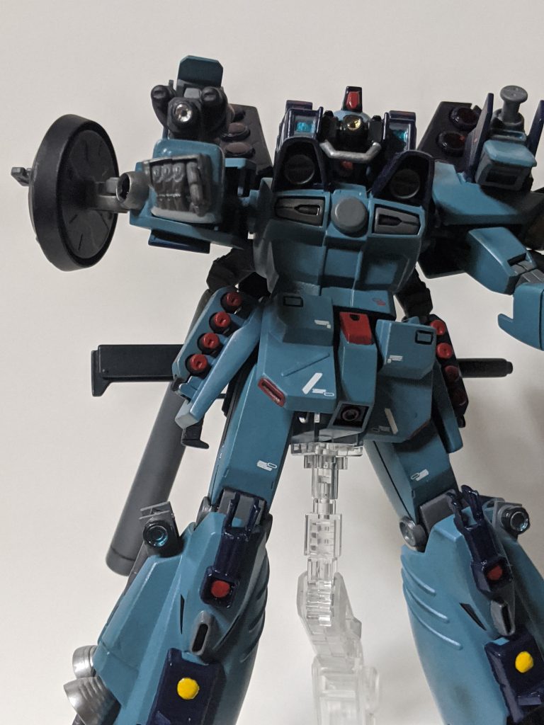 この機体の特徴としてF90L装備とのシステムリンクがある。センサーをF90と直結することで狙撃の精度を上げることが可能となるのだ。