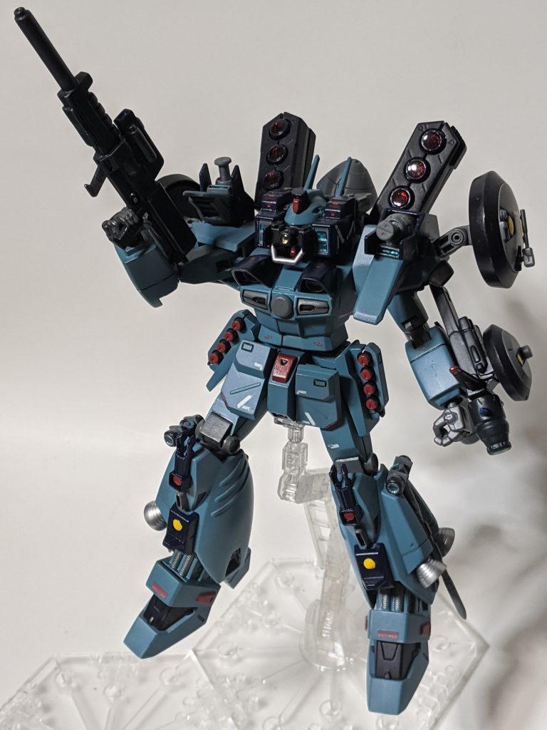 F90のサポート機としてチューンされたため、小隊の中でも最もF90の近くで戦場の目となる役目を持っている。