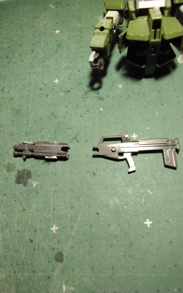 ビームライフルはジャンクパーツをニコイチしました